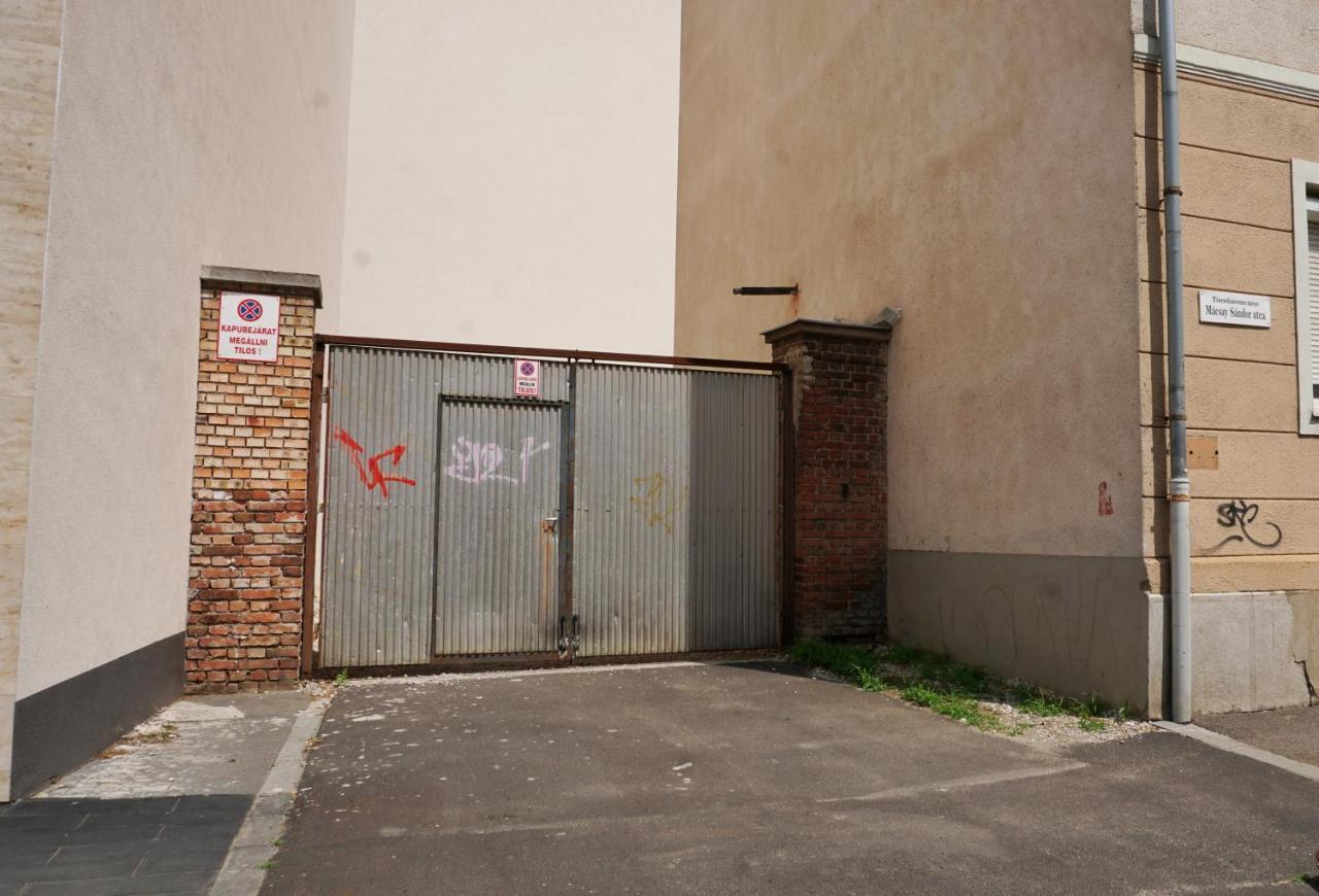 Belvarosi Exkluziv Minigarzon Debrecen Esterno foto